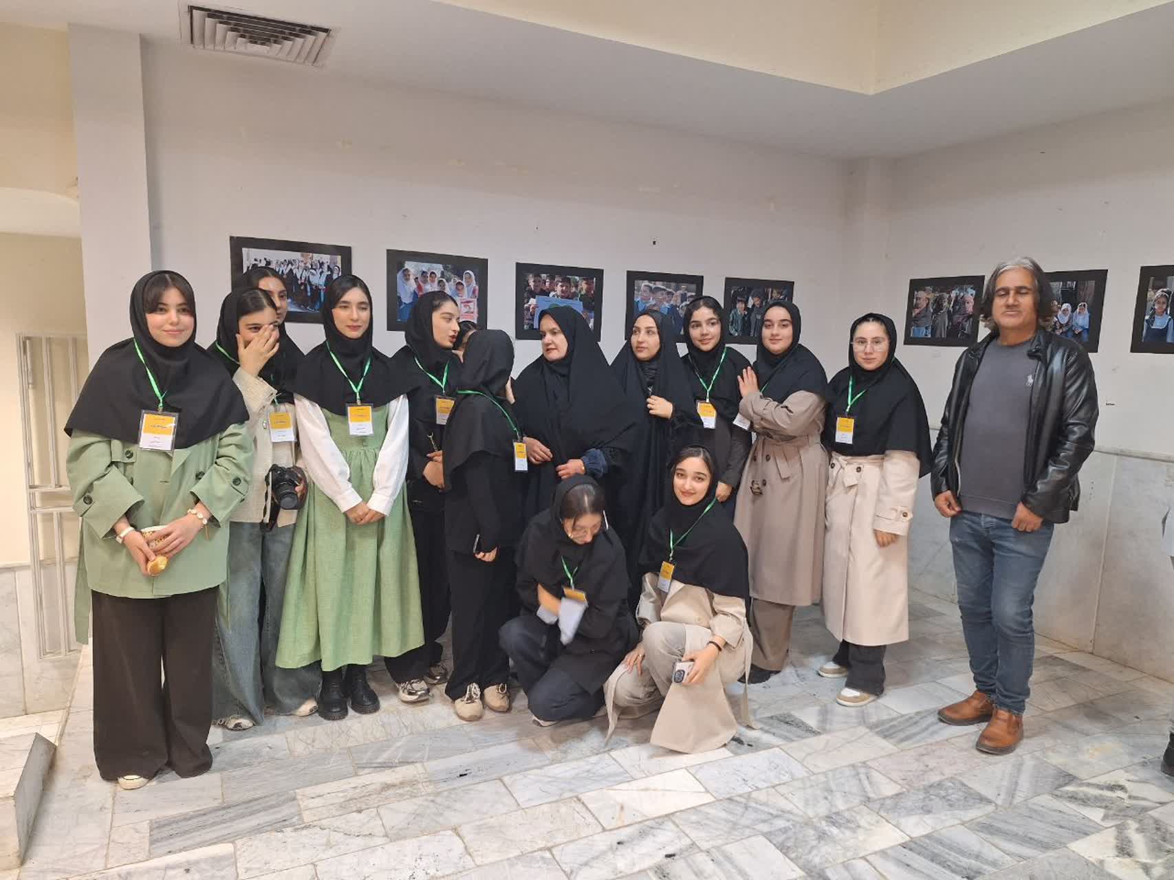 نمایشگاه عکاسی هنرجویان هنرستان عترت افتتاح شد